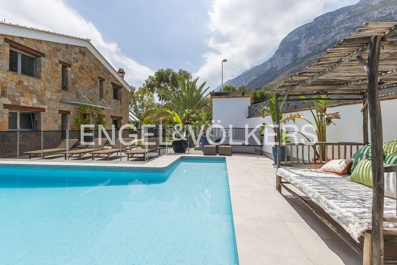 Foto 74e40b83-e657-4fbc-bc11-1e7c01df3b34. Casa amb calefacció aparcament piscina a El Montgó Dénia
