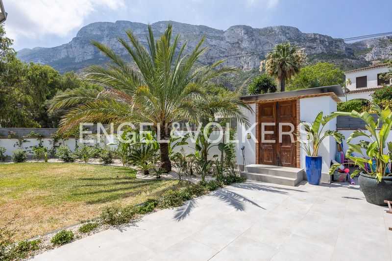 Foto 95f86de2-453a-48fc-a0d6-9565e42347d8. Casa amb calefacció aparcament piscina a El Montgó Dénia