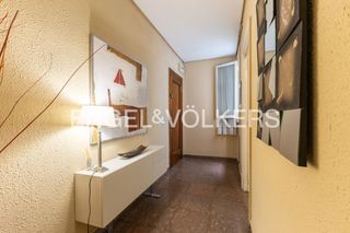 Piso en El Mercat. Vivienda a reformar junto mercado central