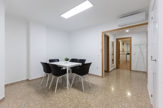 Rent Flat  Carrer d'àngel guimerà. Luminosa y práctica vivienda  en ángel guimerá