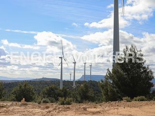 Casale in Ayora. Parque eólico en producción con finca de recreo y caza
