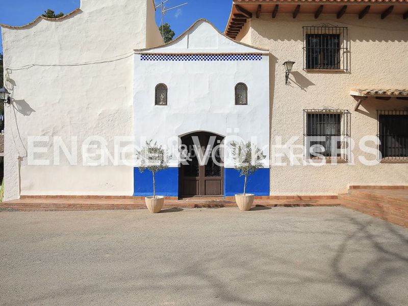 Foto df468917-57f6-4723-9313-7354c23c8bbd. Masia amb calefacció piscina a Ayora
