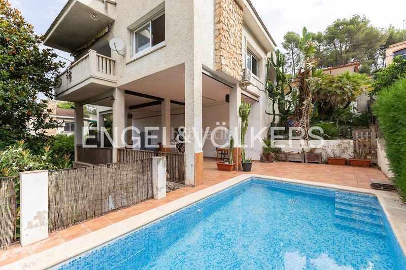 Foto f2e32f17-d5c6-4ddb-b811-f990fa63038f. Casa amb calefacció piscina a Godelleta