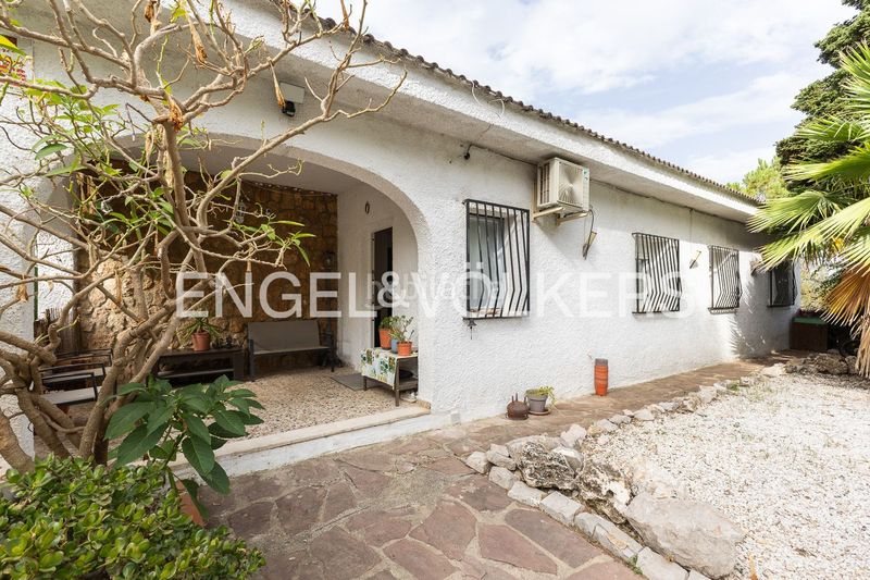Foto f87db75f-9b98-445a-9a81-d4149d23506d. Casa amb calefacció piscina a Godelleta