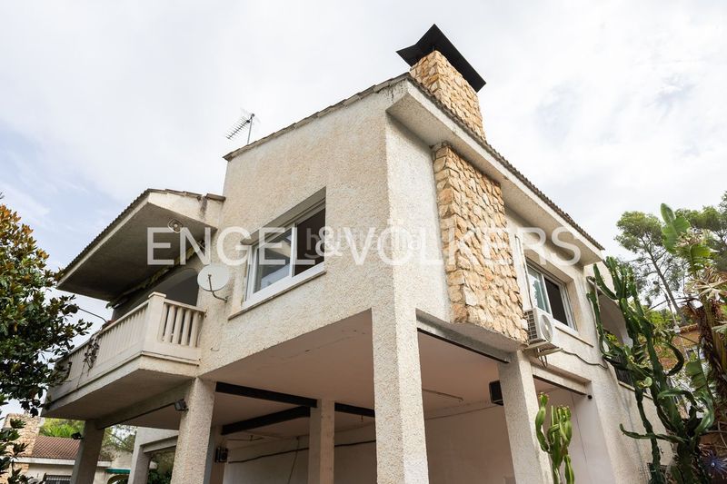 Foto f8c40d60-f76d-4232-a2d3-ec1976e0f1fa. Casa amb calefacció piscina a Godelleta
