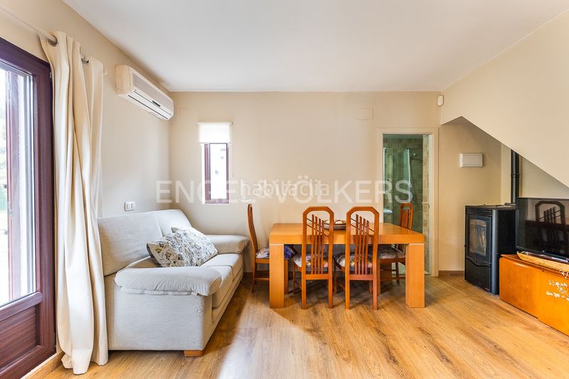 Foto 704d9089-ef56-4c04-92d0-60a893a978f2. Casa amb calefacció aparcament piscina a Los Pinares-La Masia Bétera