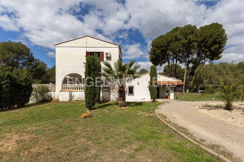 Foto 82617971-06fa-4da6-bc53-b869c0cae96b. Casa amb calefacció aparcament piscina a Los Pinares-La Masia Bétera