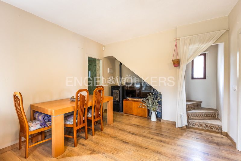Foto ab9ee67c-5b85-4977-8362-f23281544159. Casa amb calefacció aparcament piscina a Los Pinares-La Masia Bétera