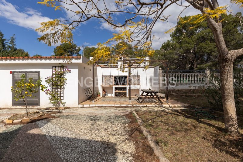 Foto be07e751-3343-46fa-aedf-a19a0a9561e6. Casa amb calefacció aparcament piscina a Los Pinares-La Masia Bétera