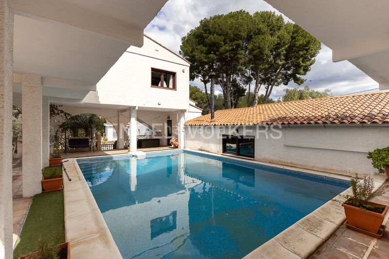 Foto db863861-81af-4fcc-b9b9-bdd13852a73f. Casa amb calefacció aparcament piscina a Los Pinares-La Masia Bétera
