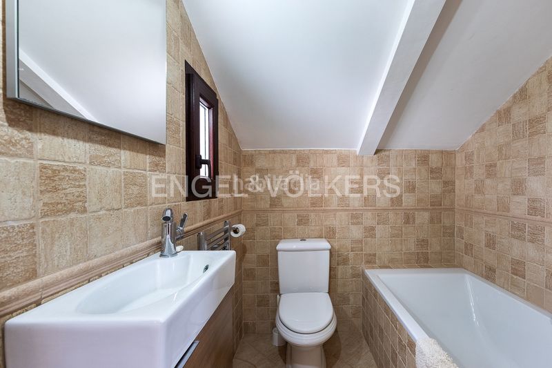 Foto e2bf3e0a-625e-46ee-b197-6f899eb0ccef. Casa amb calefacció aparcament piscina a Los Pinares-La Masia Bétera