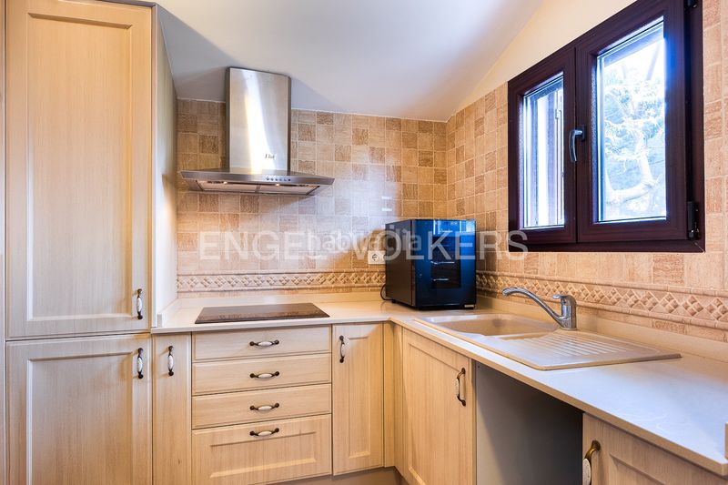 Foto ed1d14de-3369-411d-b62a-c4f2b96687f9. Casa amb calefacció aparcament piscina a Los Pinares-La Masia Bétera