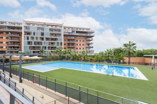 Affitto Appartamento in Valterna. Moderno loft con terraza en residencial con piscina y parking
