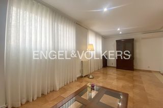 Rent Flat in Gran Via. Luminosa vivienda junto a jardines del turia