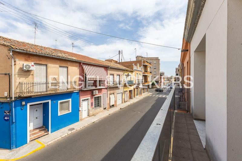 Foto a78f97ac-7fa1-4ac9-b282-cdb9a259006b. Casa adossada amb calefacció aparcament a Carcaixent