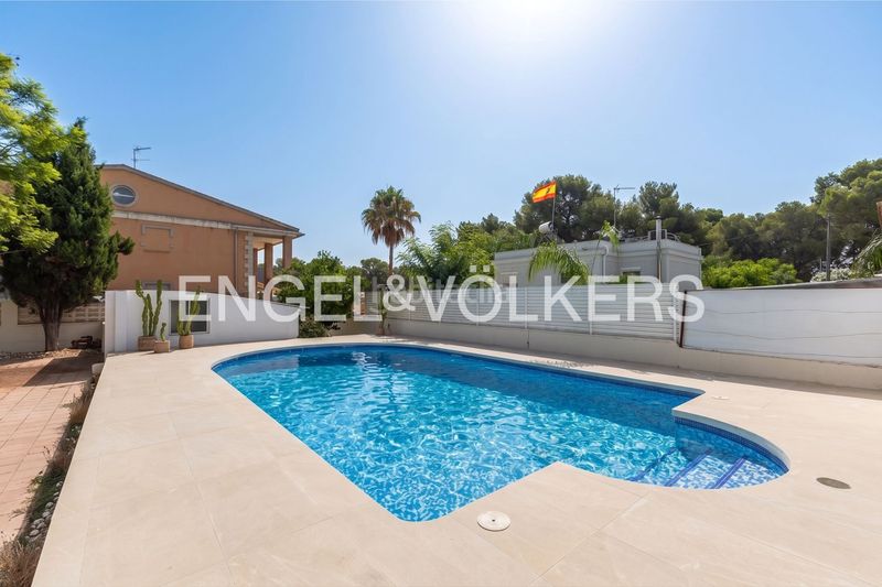 Foto 3fd3f121-4271-47ea-92e1-6ccdccf8a2ba. Casa amb calefacció aparcament piscina a La Cañada Paterna