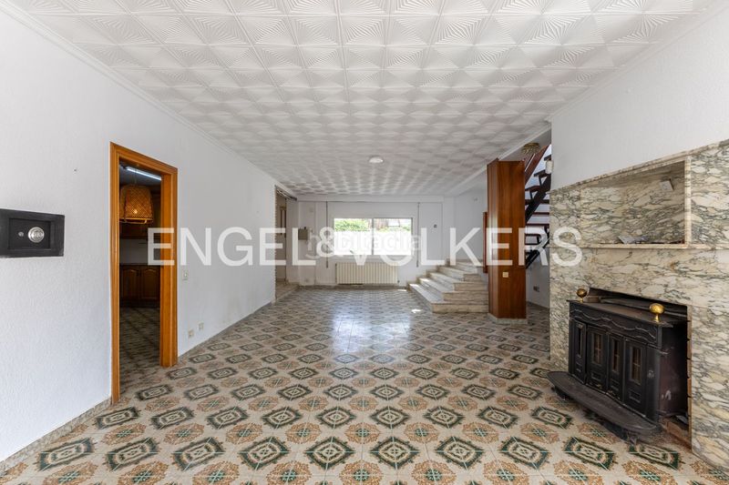 Foto 4e585138-88ac-4a49-a29b-d4af176e0c05. Casa amb calefacció aparcament piscina a La Cañada Paterna