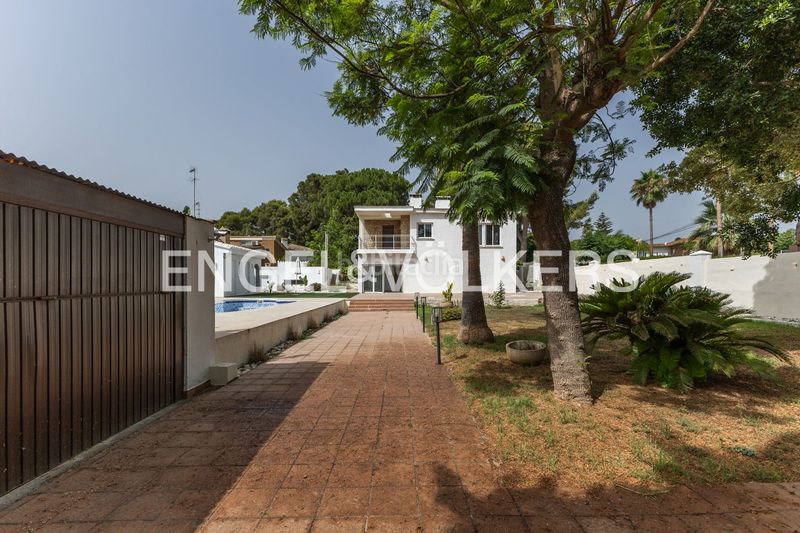 Foto 5821066e-2454-4c19-8535-7420c1bed038. Casa amb calefacció aparcament piscina a La Cañada Paterna