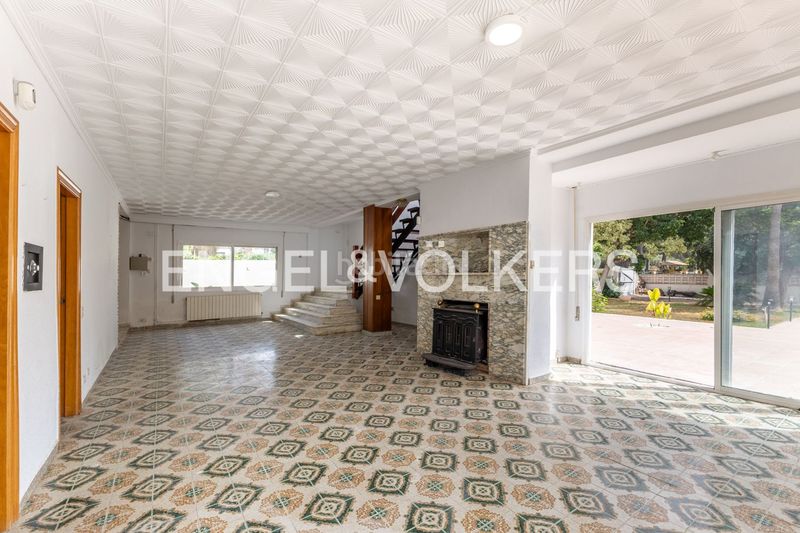Foto 830d6ebe-3656-4d6b-8c68-15b08122afbb. Casa amb calefacció aparcament piscina a La Cañada Paterna