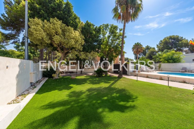 Foto a8de99ac-be78-4b5c-a085-3b353e281f8a. Casa amb calefacció aparcament piscina a La Cañada Paterna
