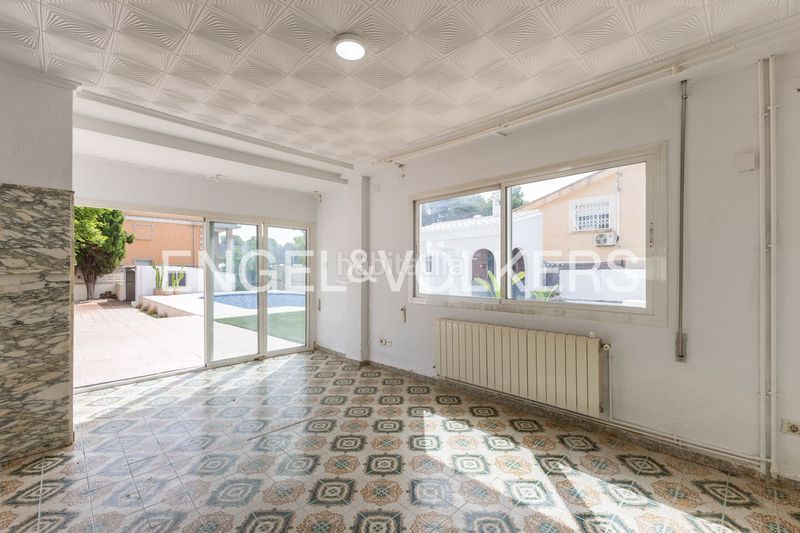 Foto c9064bc8-b763-42a0-811f-f442e7f5d007. Casa amb calefacció aparcament piscina a La Cañada Paterna