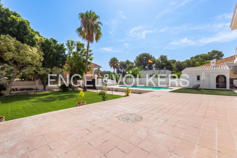 Foto f85ac706-762e-49bd-8b79-e829388ab346. Casa amb calefacció aparcament piscina a La Cañada Paterna
