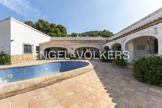 Haus in Partida Comunes-Adsubia. Exclusiva finca hacienda andaluza con vistas panorámicas al vall