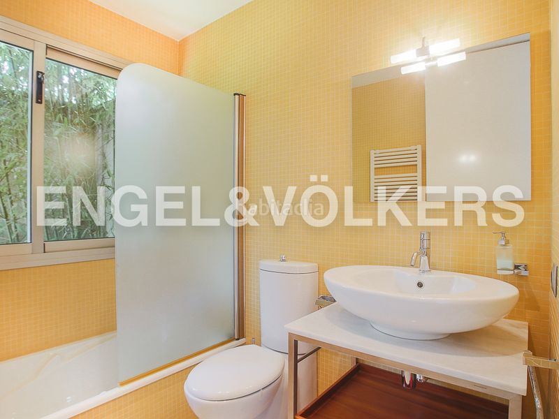 Foto c49e3e65-ae40-4ac6-b153-4df9790784b7. Lloguer casa amb calefacció aparcament piscina a Bétera