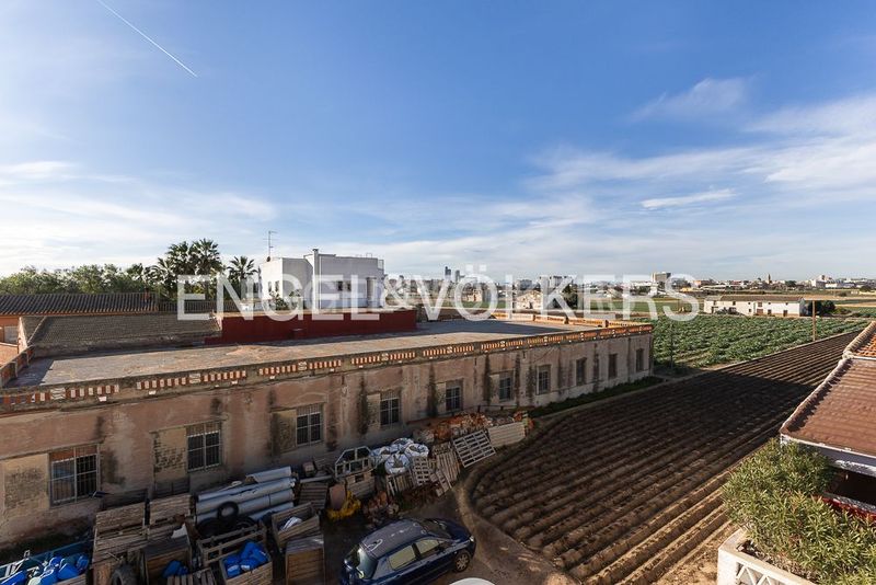 Foto d4bd2174-287f-4788-b82c-469433818b67. Casa adossada amb calefacció aparcament a Poble Nou Valencia