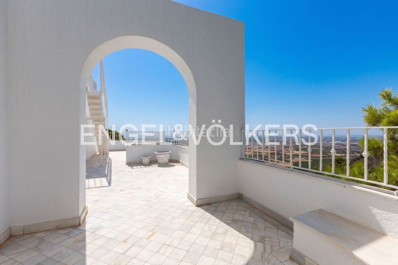 Foto 406aeaeb-9224-41e2-a933-9e994c368ccd. Xalet amb calefacció aparcament piscina a Centro-El Castillo Sagunt