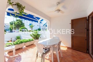 Casa a schiera in Alcossebre. Adosado dúplex junto a la playa de las fuentes con terraza