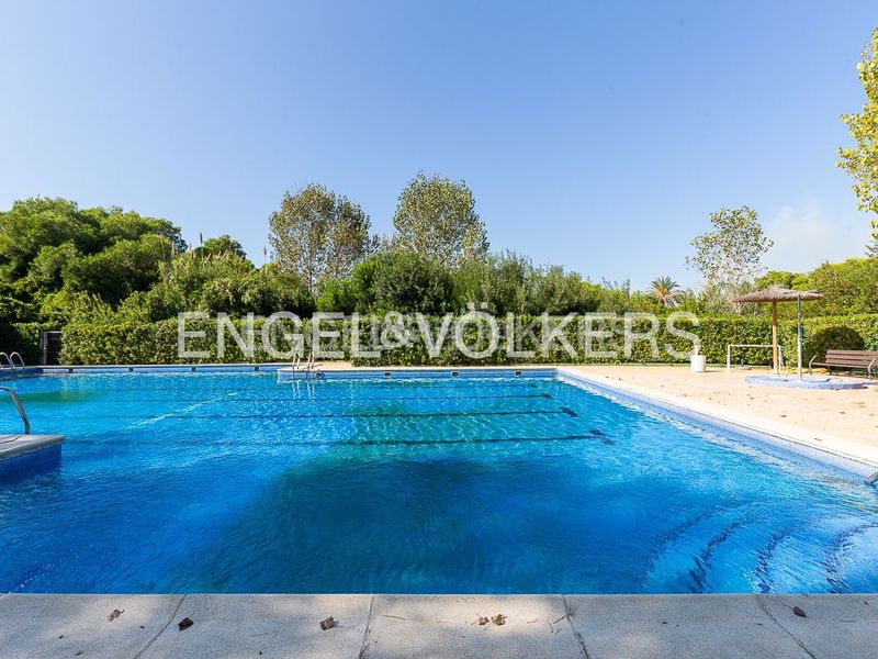 Foto f4239bf3-0c12-42c6-8391-cf50b47d480e. Pis amb calefacció aparcament piscina a El Saler Valencia