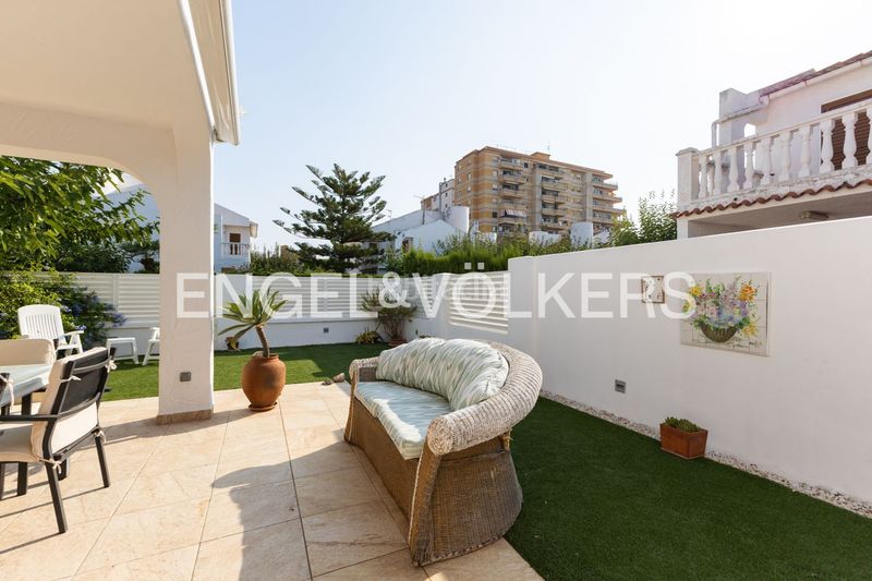 Foto 2ce28117-97f9-435b-a834-421881b0a6d6. Casa adossada amb calefacció aparcament a Playa Morros de Gos Oropesa del Mar