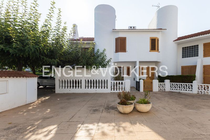 Foto 32d4f06e-6e66-4231-8af2-f0c2b28470e3. Casa adossada amb calefacció aparcament a Playa Morros de Gos Oropesa del Mar