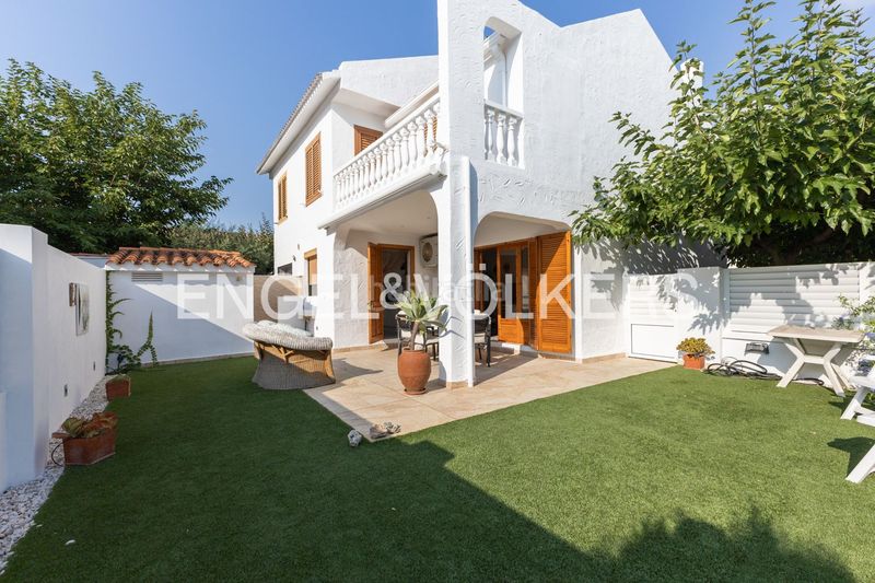 Foto 4ef2772f-cc7b-42ce-86a6-2f6cf4388bfc. Casa adossada amb calefacció aparcament a Playa Morros de Gos Oropesa del Mar