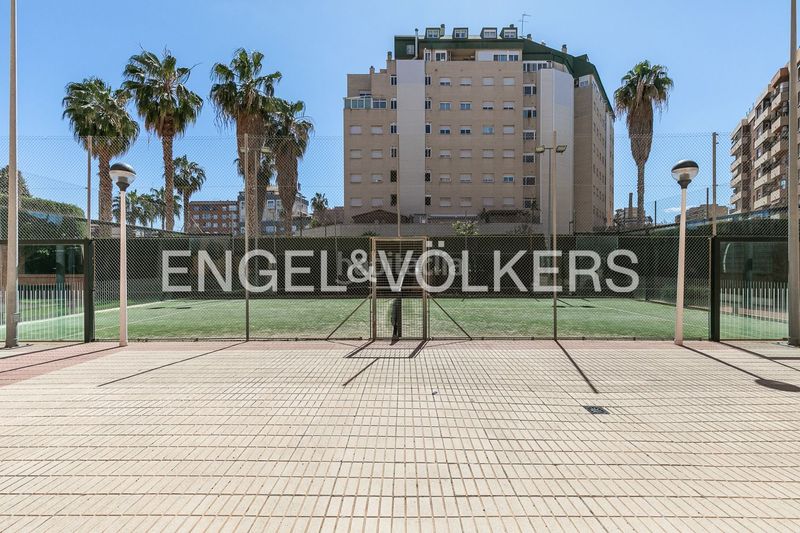 Foto c2d8e301-df99-4311-97c0-28f3802ebc6a. Pis amb calefacció aparcament piscina a Nou Campanar Valencia