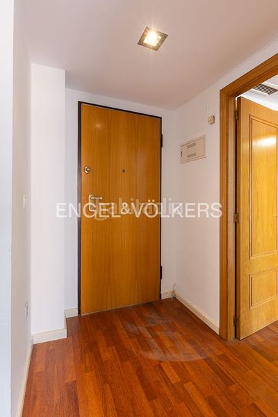 Foto f8944743-a2f3-49f5-9f1f-725b2cdc8612. Pis amb calefacció aparcament piscina a Nou Campanar Valencia