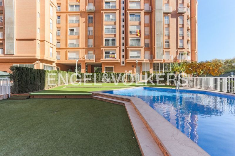 Foto 66b128f5-6686-4085-ac69-8613341eaae6. Pis amb calefacció aparcament piscina a Barrio Benicalap Valencia