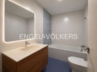 Rent Flat in Russafa. Precioso piso de 4 dormitorios sin amueblar en ruzafa