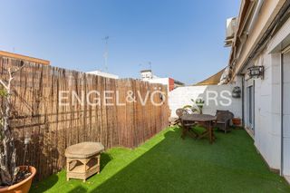 Lloguer Pis a La Constitución-Canaleta. Luminoso ático con la terraza y parking en mislata