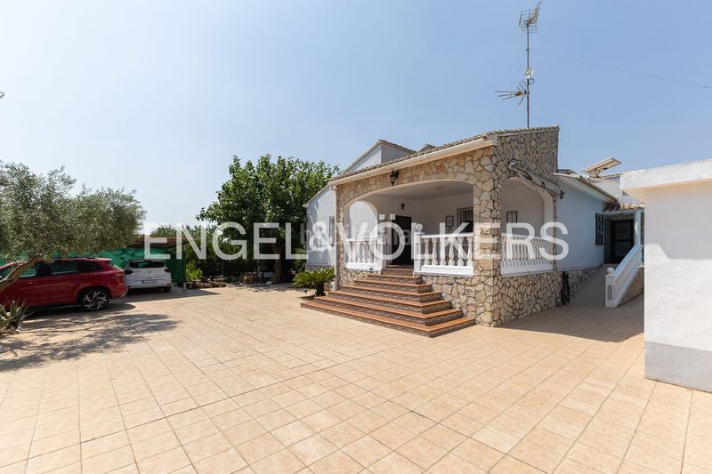 Foto 10eb6d21-0666-4d1d-83b0-e3d2488e4c74. Casa amb calefacció aparcament a Rafelguaraf