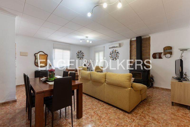 Foto b6ab3588-12dd-4af4-865b-42ebb3a2e108. Casa amb calefacció aparcament a Rafelguaraf