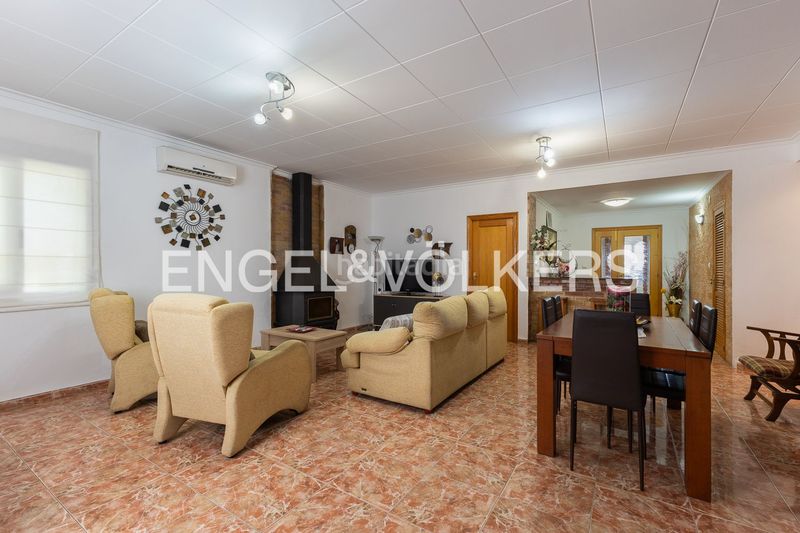 Foto d794bf7c-265a-4c3d-8566-3c33d64eb73e. Casa amb calefacció aparcament a Rafelguaraf
