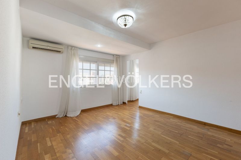 Foto 1d40a7cf-7e7d-4553-8fcb-0ce674591a53. Àtic amb calefacció aparcament a Barrio de Patraix Valencia