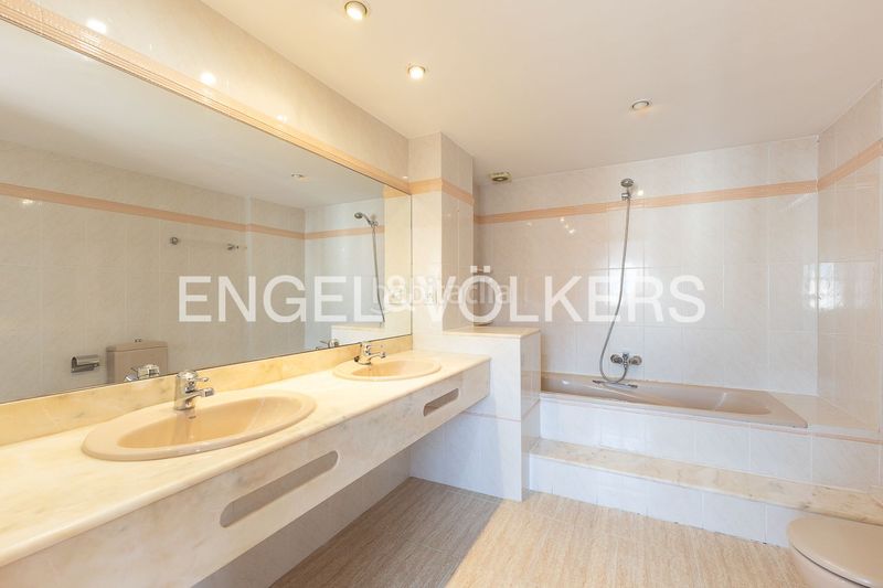 Foto a2cad9e6-6ad3-4052-be19-45da9a27d28f. Àtic amb calefacció aparcament a Barrio de Patraix Valencia