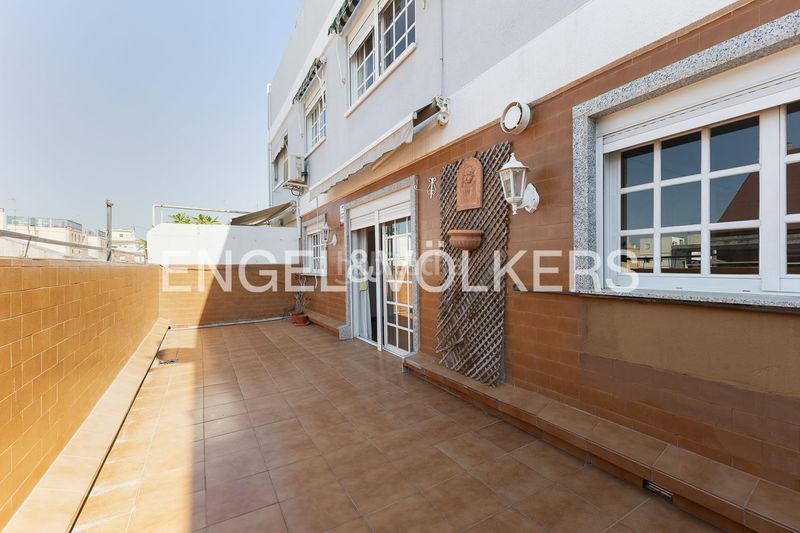Foto ba6dbd25-45c6-446f-b5fb-d4234576a7e3. Àtic amb calefacció aparcament a Barrio de Patraix Valencia