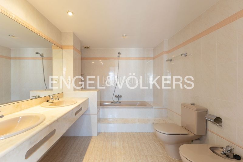 Foto dda2cfde-510b-4044-b914-7c5cb1449ee8. Àtic amb calefacció aparcament a Barrio de Patraix Valencia