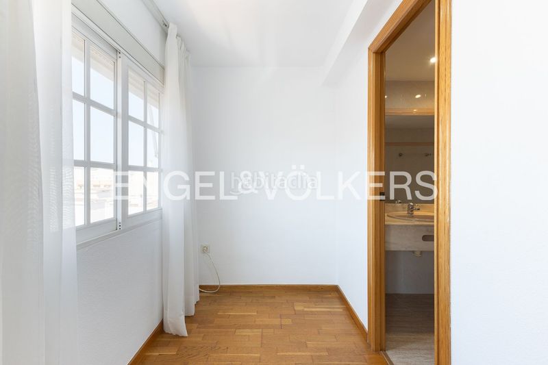 Foto f5bcd097-db7b-41e0-b031-8796dcf26295. Àtic amb calefacció aparcament a Barrio de Patraix Valencia