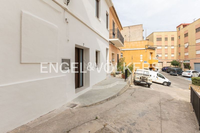Foto d025a5f5-490b-479a-8b8e-e8db7ffef809. Casa adossada amb calefacció piscina a Casco Urbano Náquera