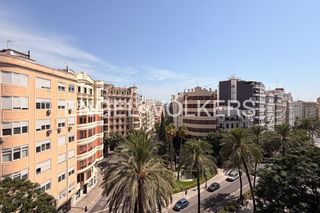 Pis a Avenida Regne de Valencia
